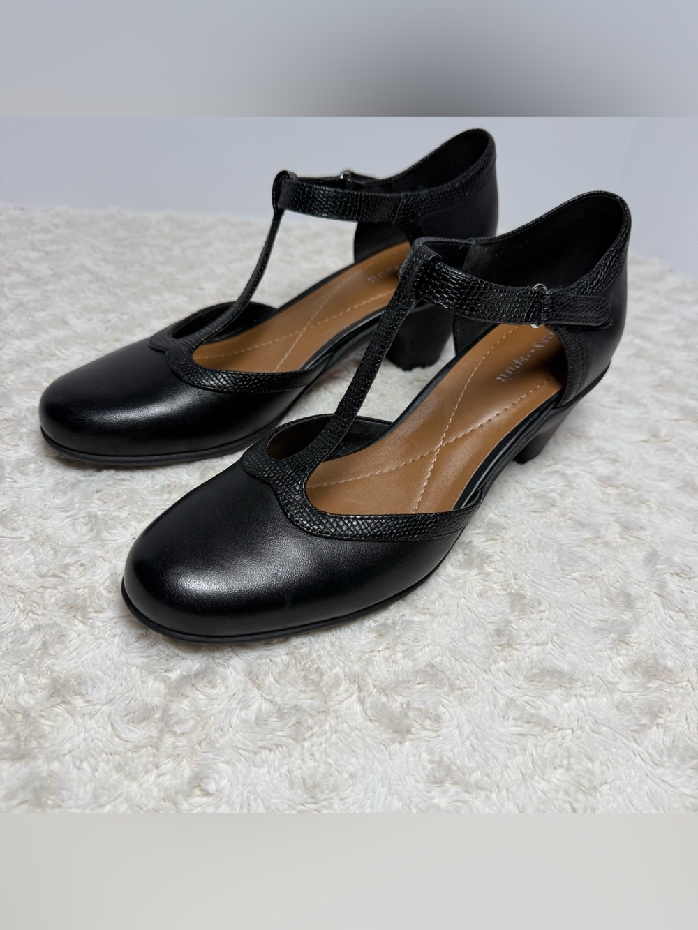 Easy Spirit Black T-Strap Low Block Heel Pumps